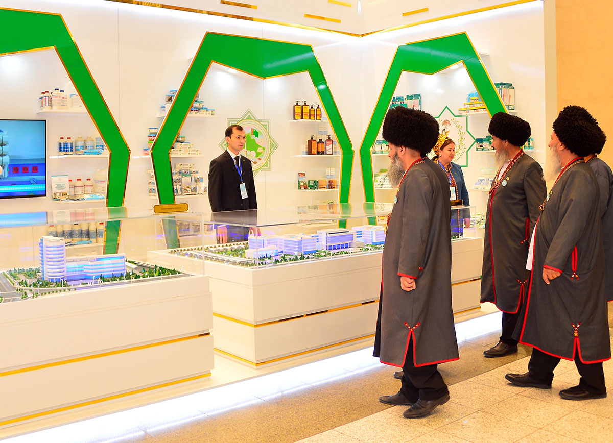 Türkmenistanda Saglygy goraýyş we derman senagaty işgärleriniň güni bellenildi